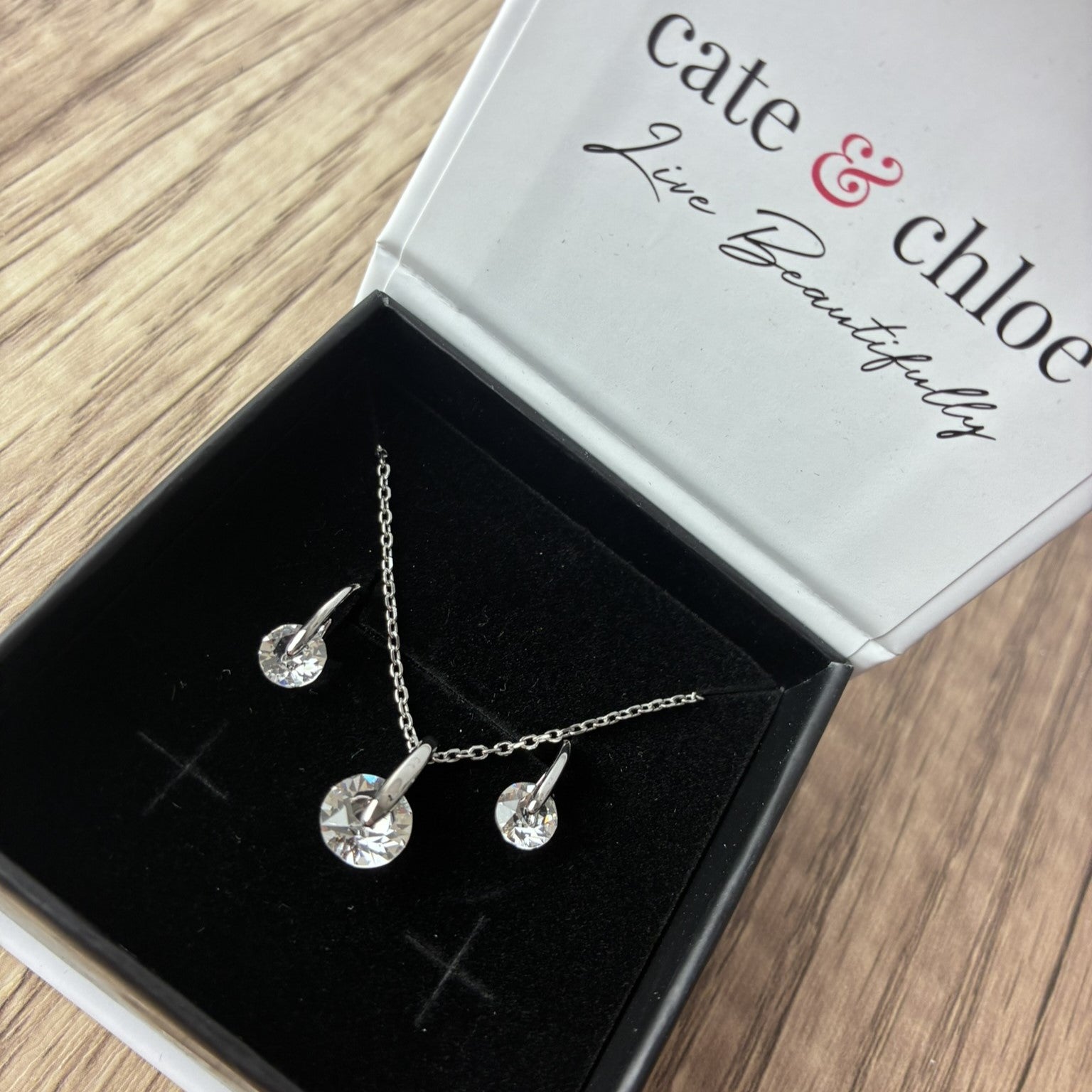 Cate & Chloe McKayla 18k 白金项链和耳环镶水晶珠宝套装