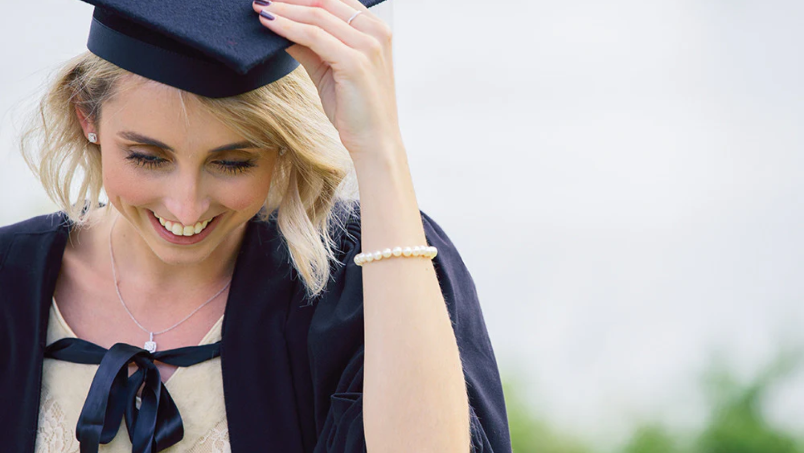 Graduation Day Etiquette: Dos and Don'ts for Wearing Jewellery During the Ceremony