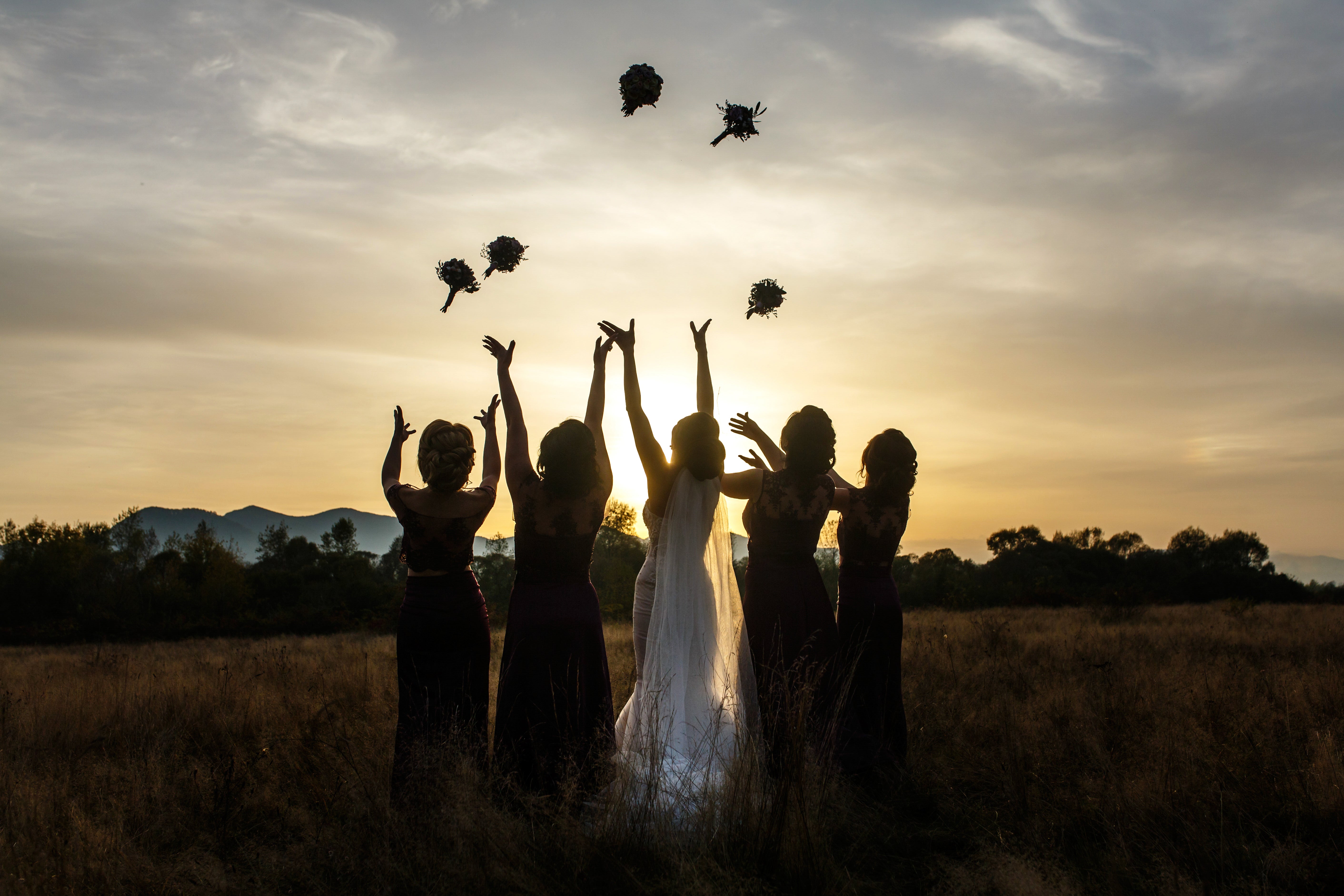 Choosing Jewelry to Match Graduation Outfits: Tips for Coordination and Elegance