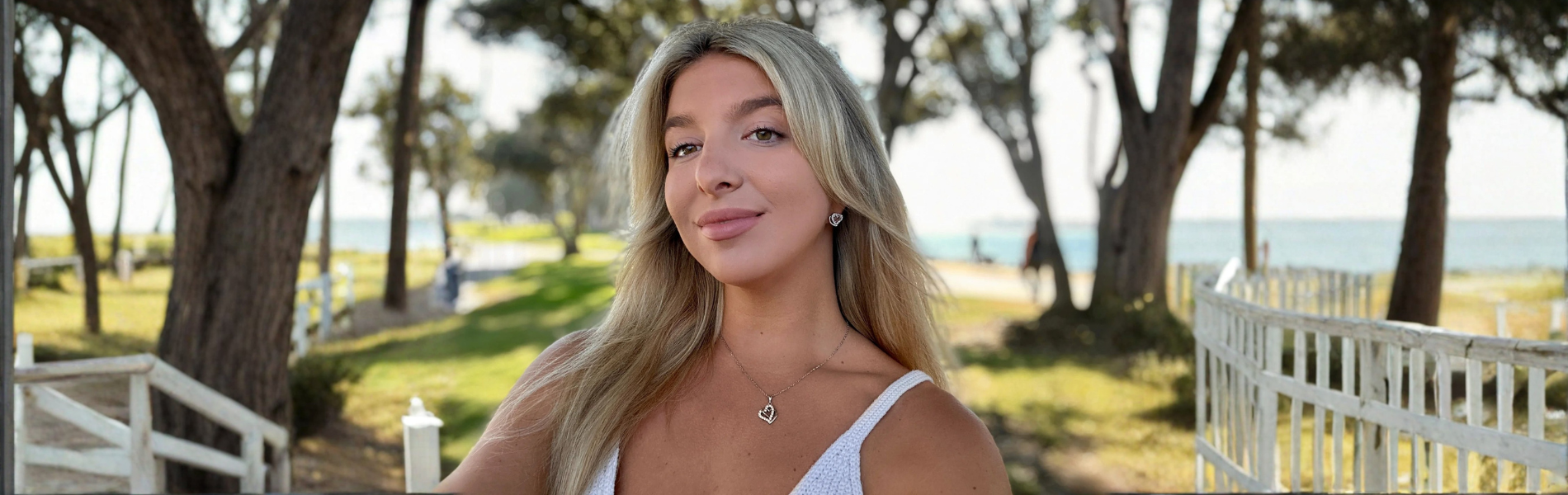 Glamorous Amora heart necklace featuring sparkling crystals, perfect for gifting or everyday sparkle ✨❤️