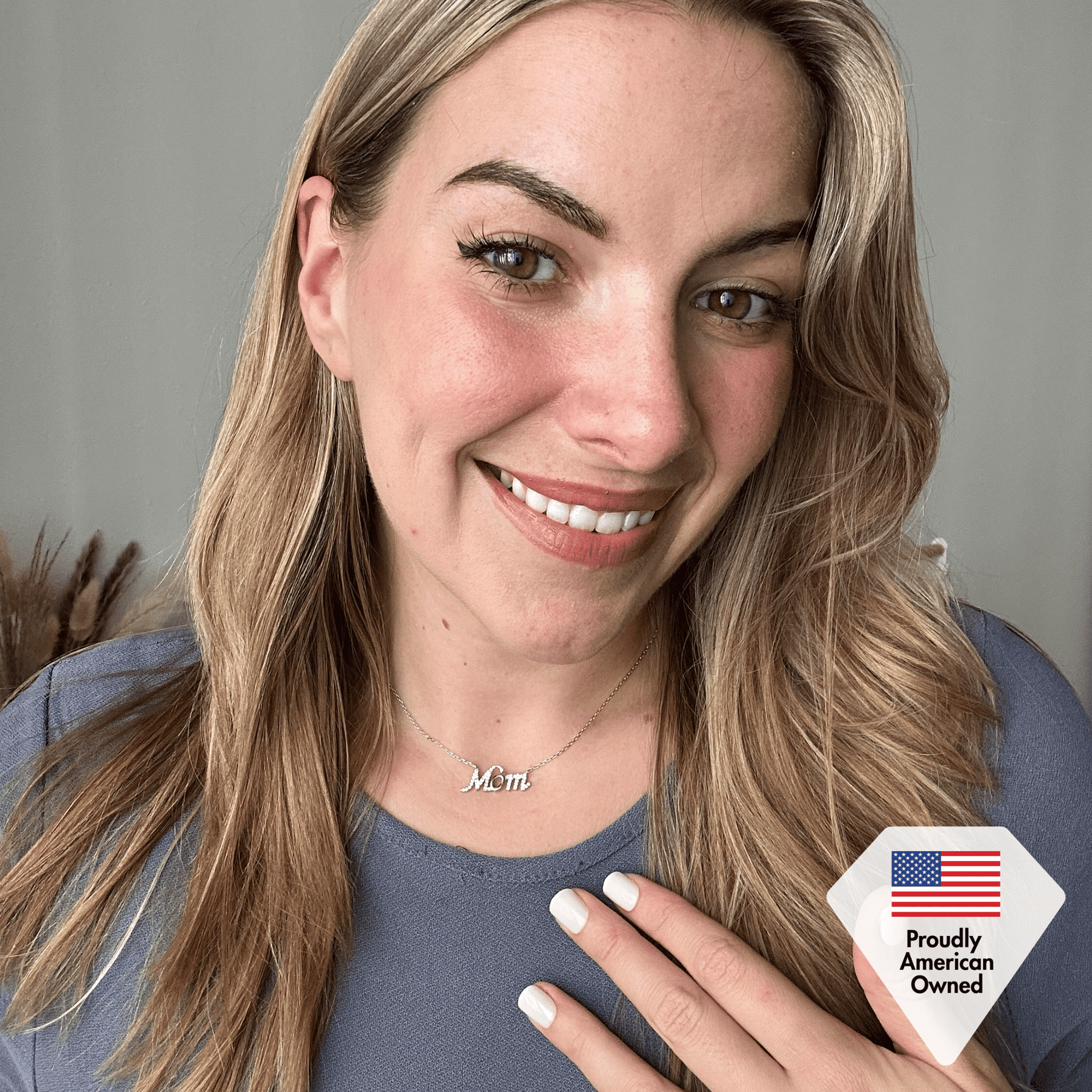 Riley 18k White Gold Plated Mom Necklace with Swarovski Crystals & Heartfelt Message for Mom