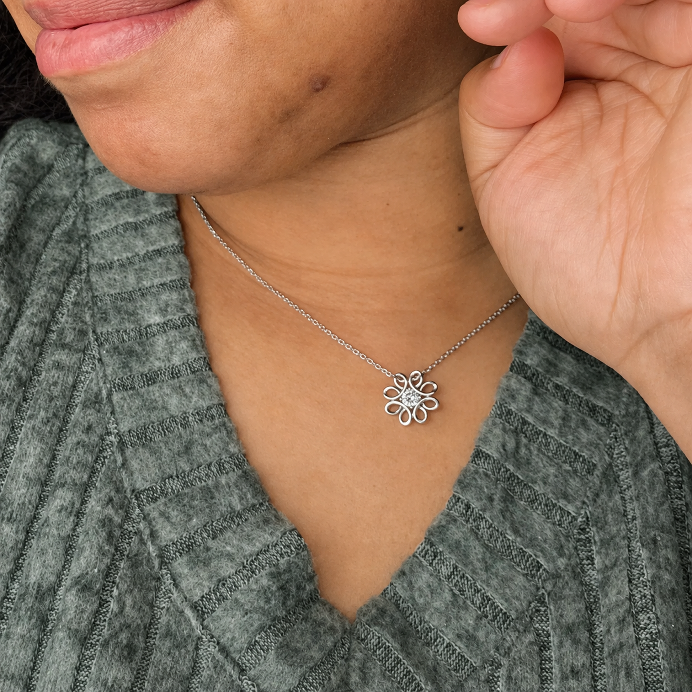 Alexis 18k White Gold Plated Flower Pendant Necklace with Swarovski Crystal - Fab Fav