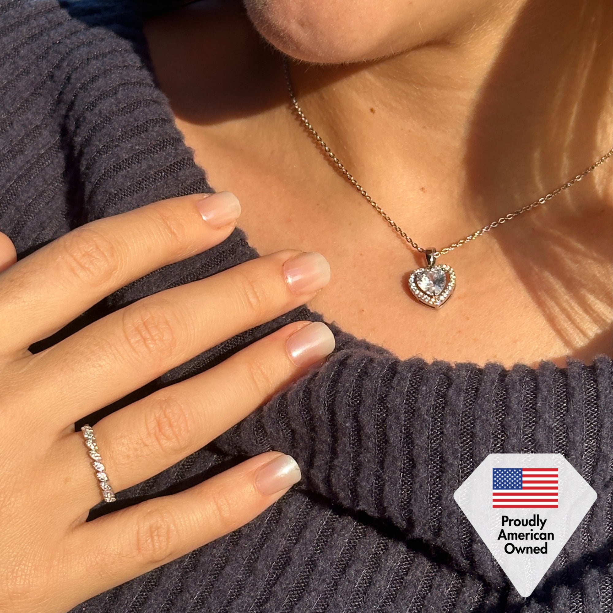 Amora 18k 白金镀金光环心形吊坠项链配 CZ 水晶