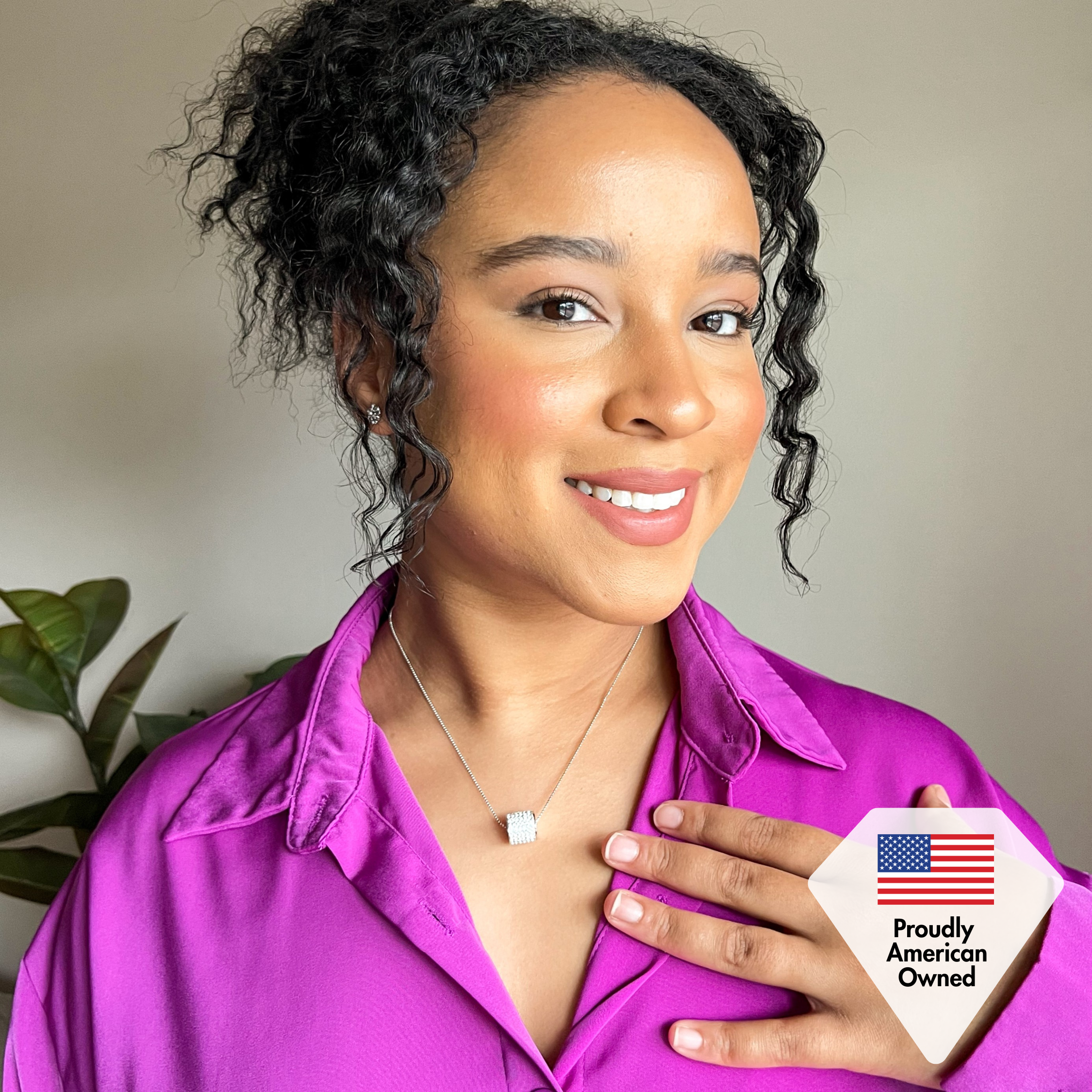 Anabelle“诱人”18k 白金镀金吊坠项链，镶有施华洛世奇水晶