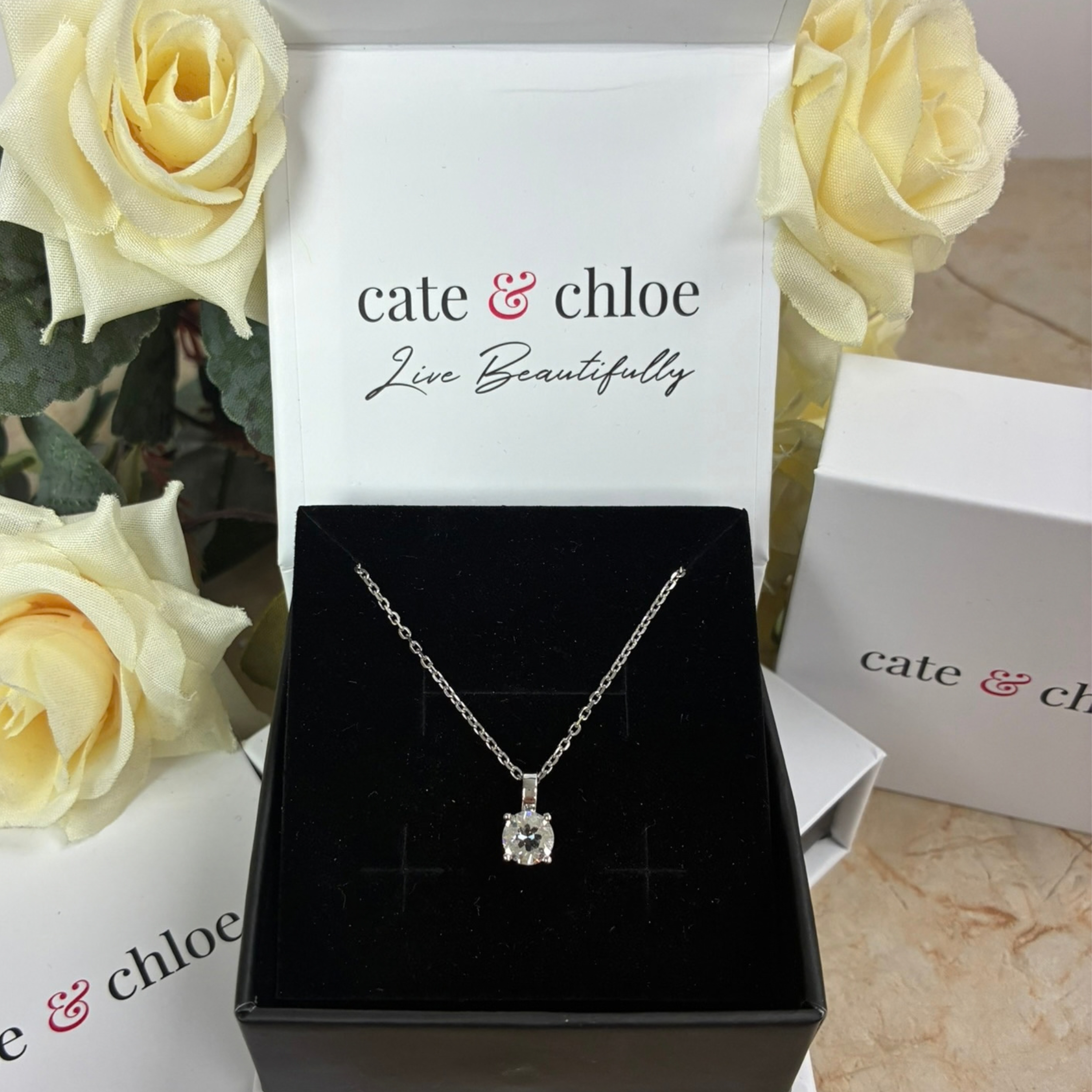 Araylia 18k White Gold Plated Necklace with Solitaire Round Cut Swarovski Crystal - Fab Fav