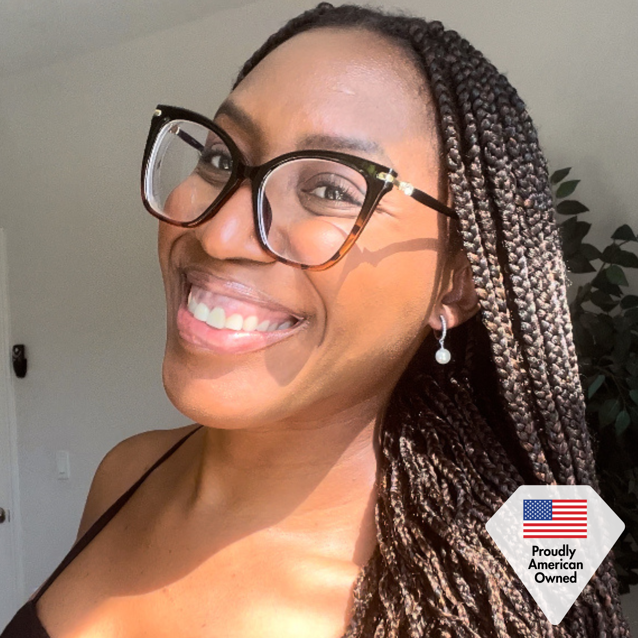 Daphne 18K 白金镀仿钻石珍珠吊式耳环