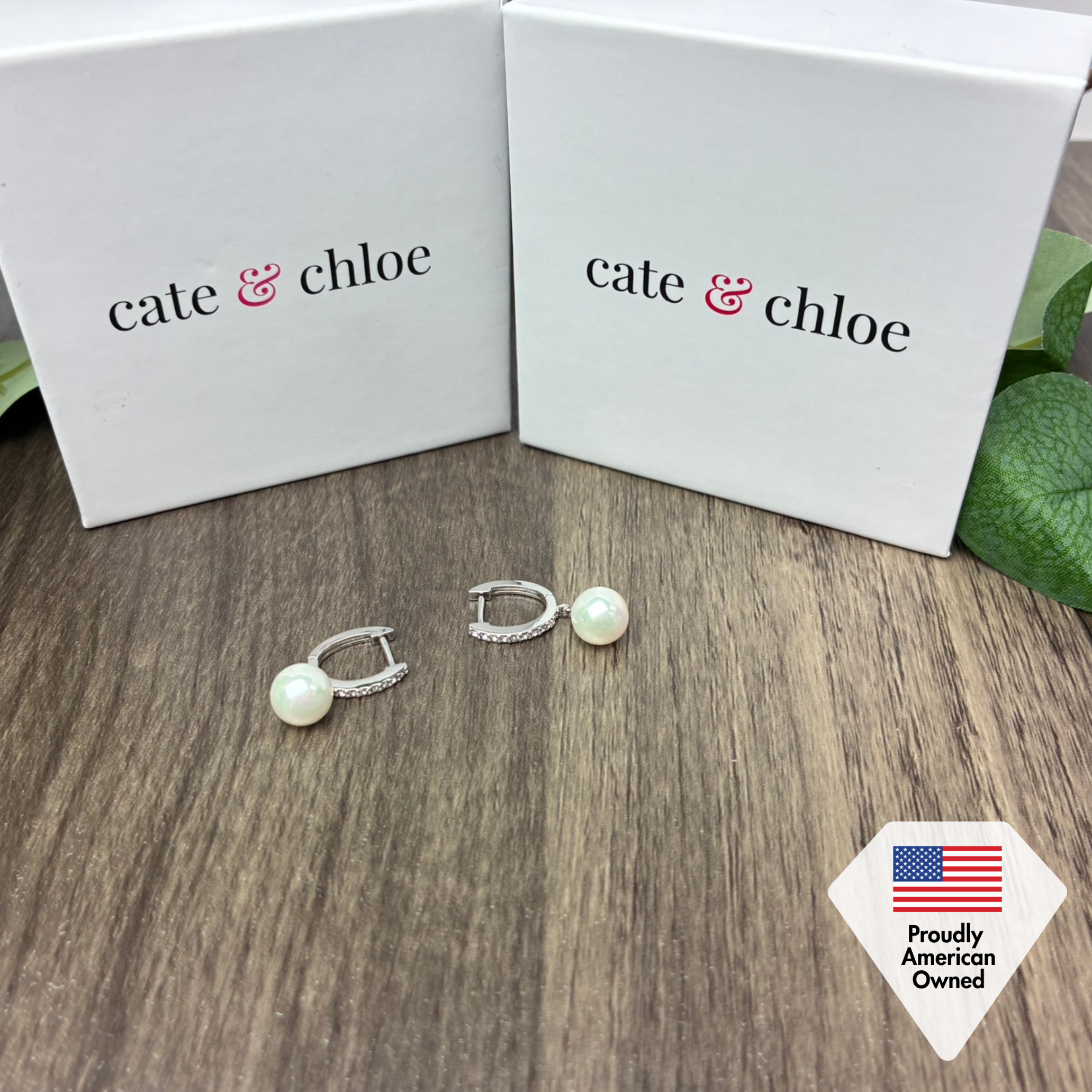 Daphne 18K 白金镀仿钻石珍珠吊式耳环