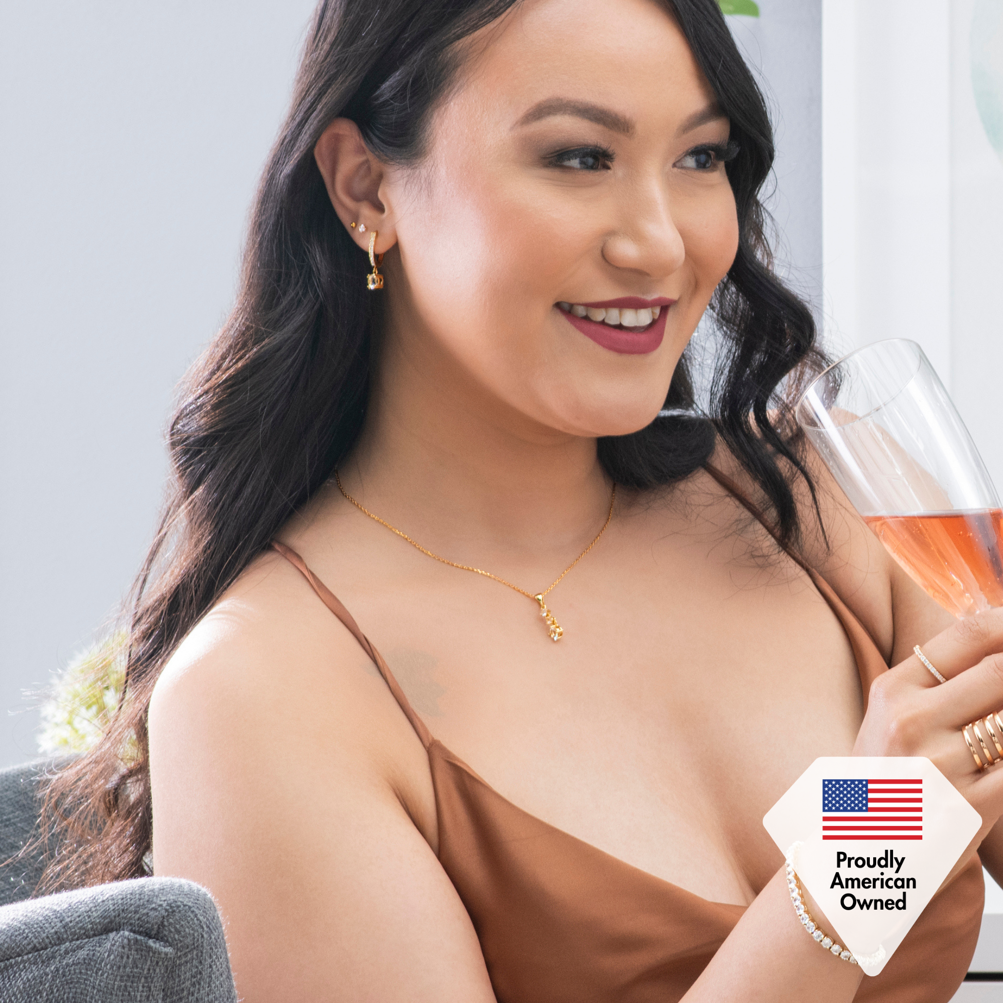 Delilah 18k 白金镀金吊坠项链带水晶