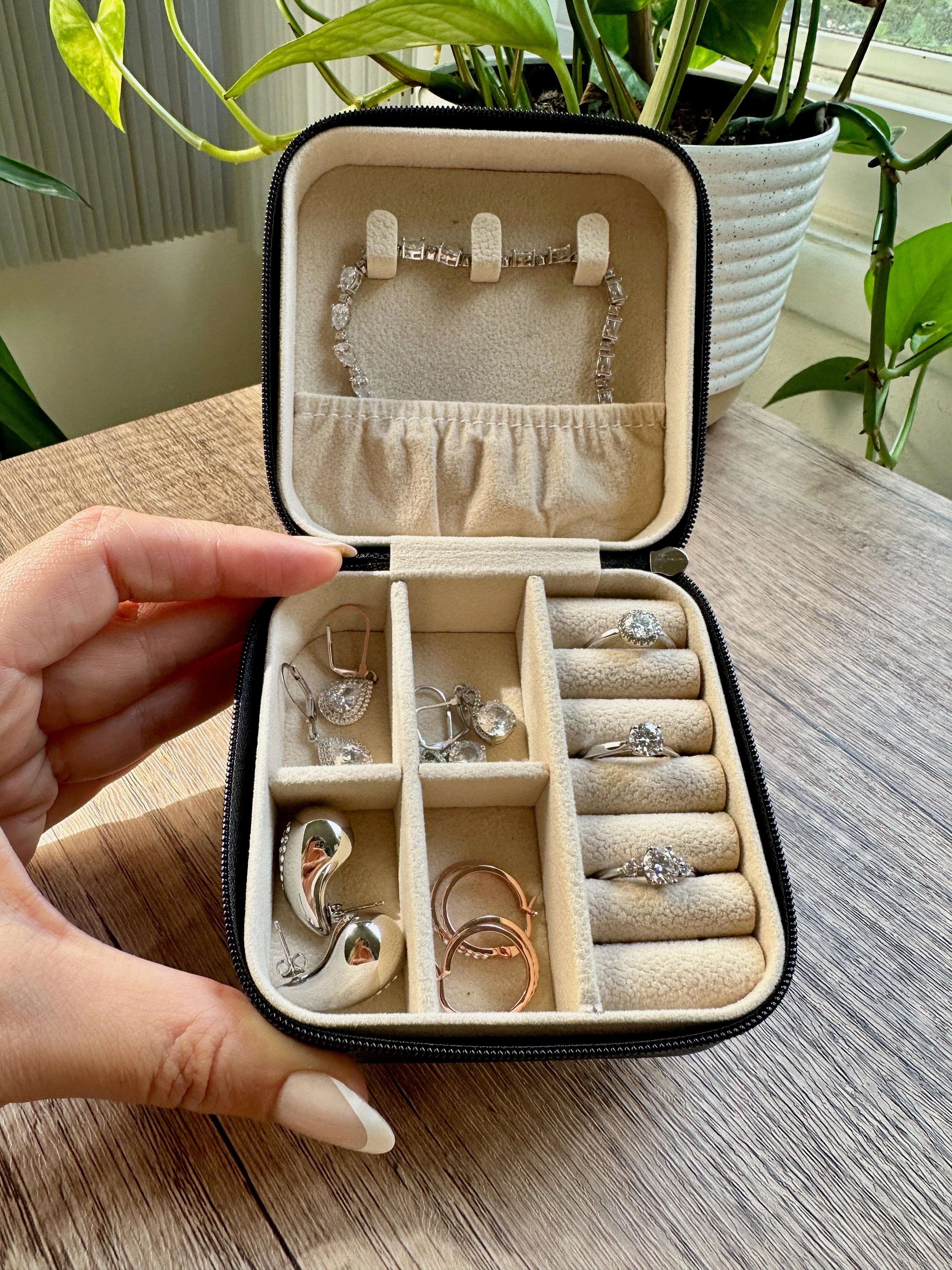 Jewelry Travel Case, Black Mini Jewelry Box Organizer for Women