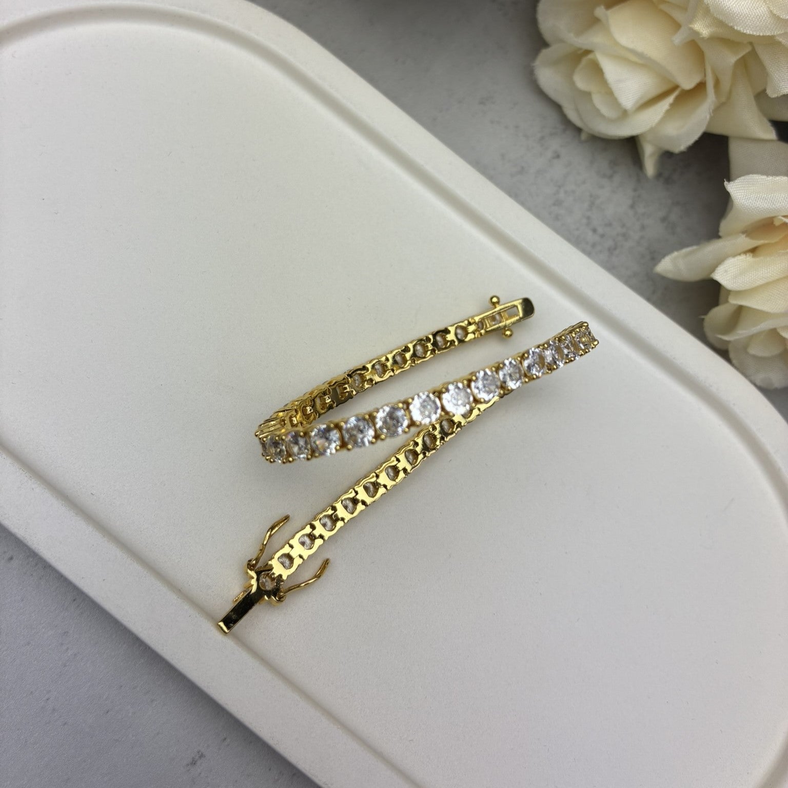 Olivia 18k 镀白金网球手链，镶有仿钻石方晶锆石晶体