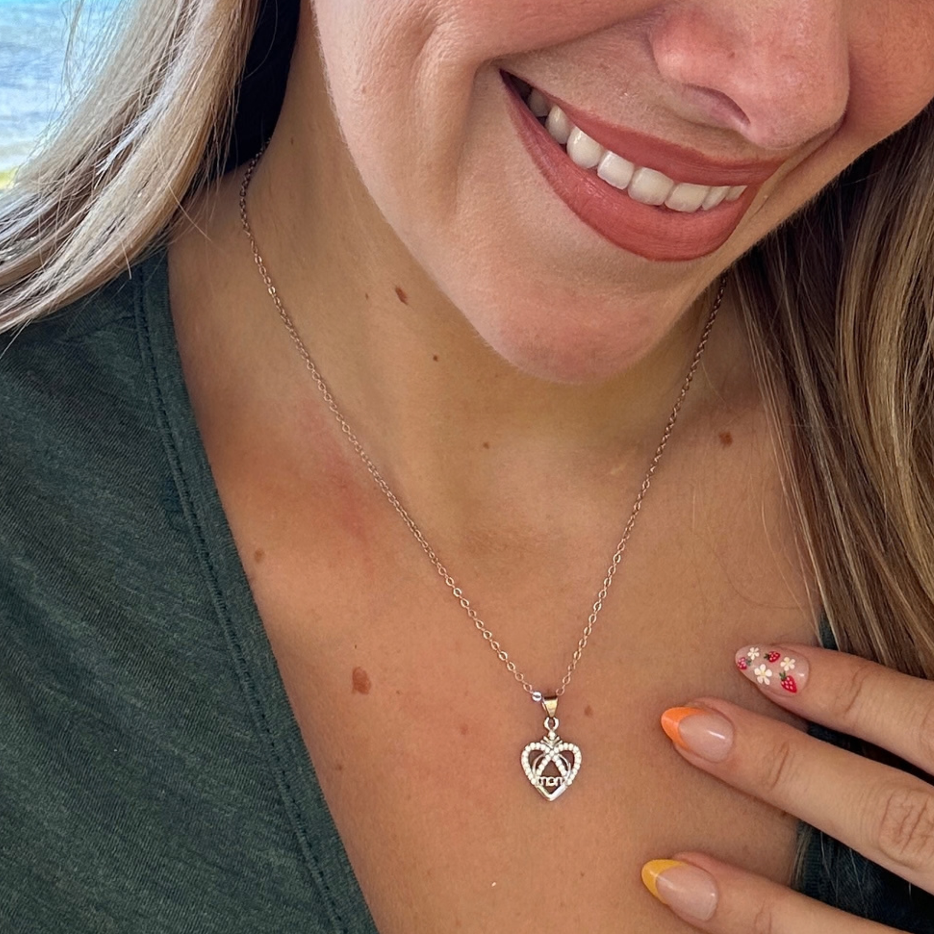 Jenna 18k White Gold Plated Mom Heart Necklace with Simulated Diamond Crystals - Fab Fav