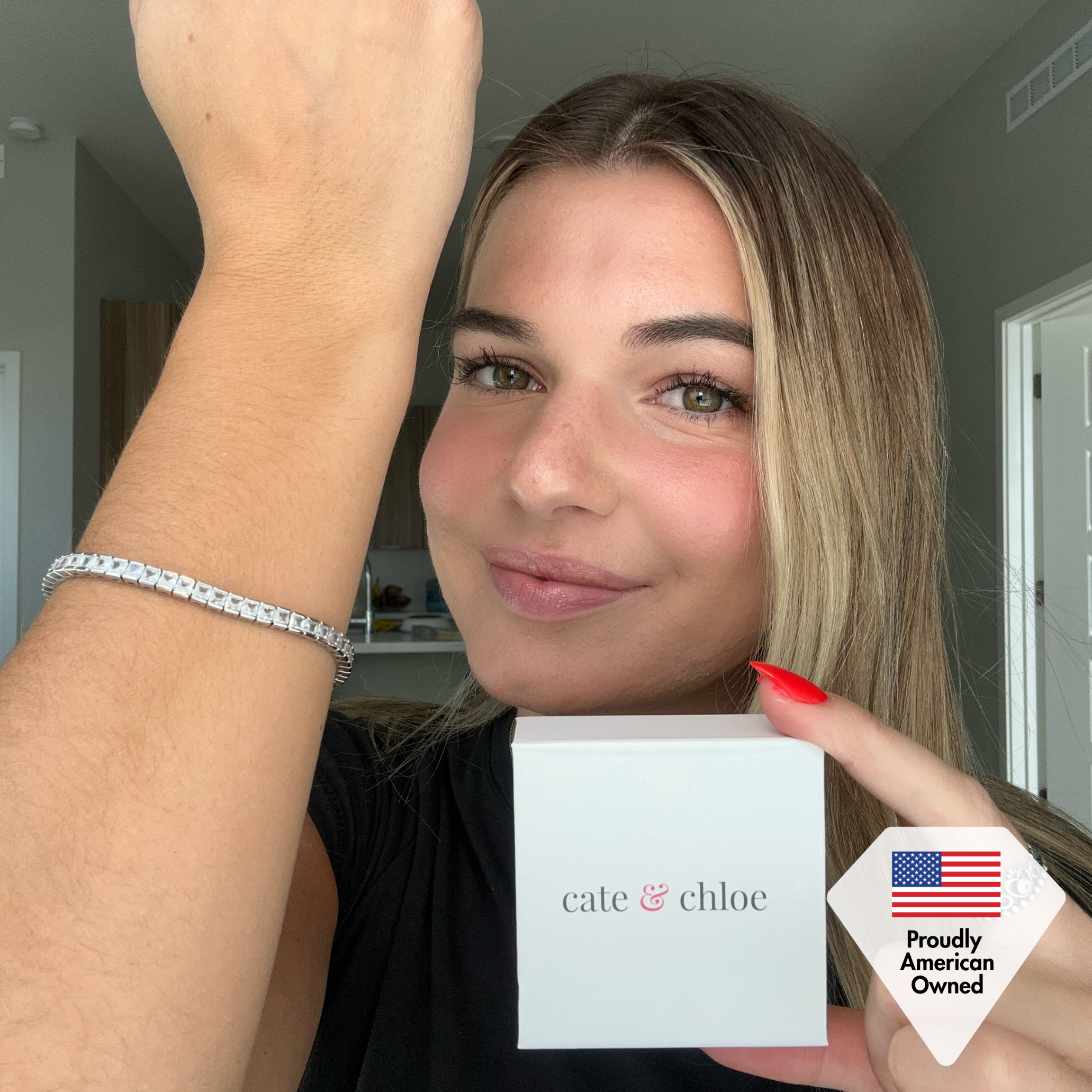 Leila 18k 白金镀方晶锆石网球手链