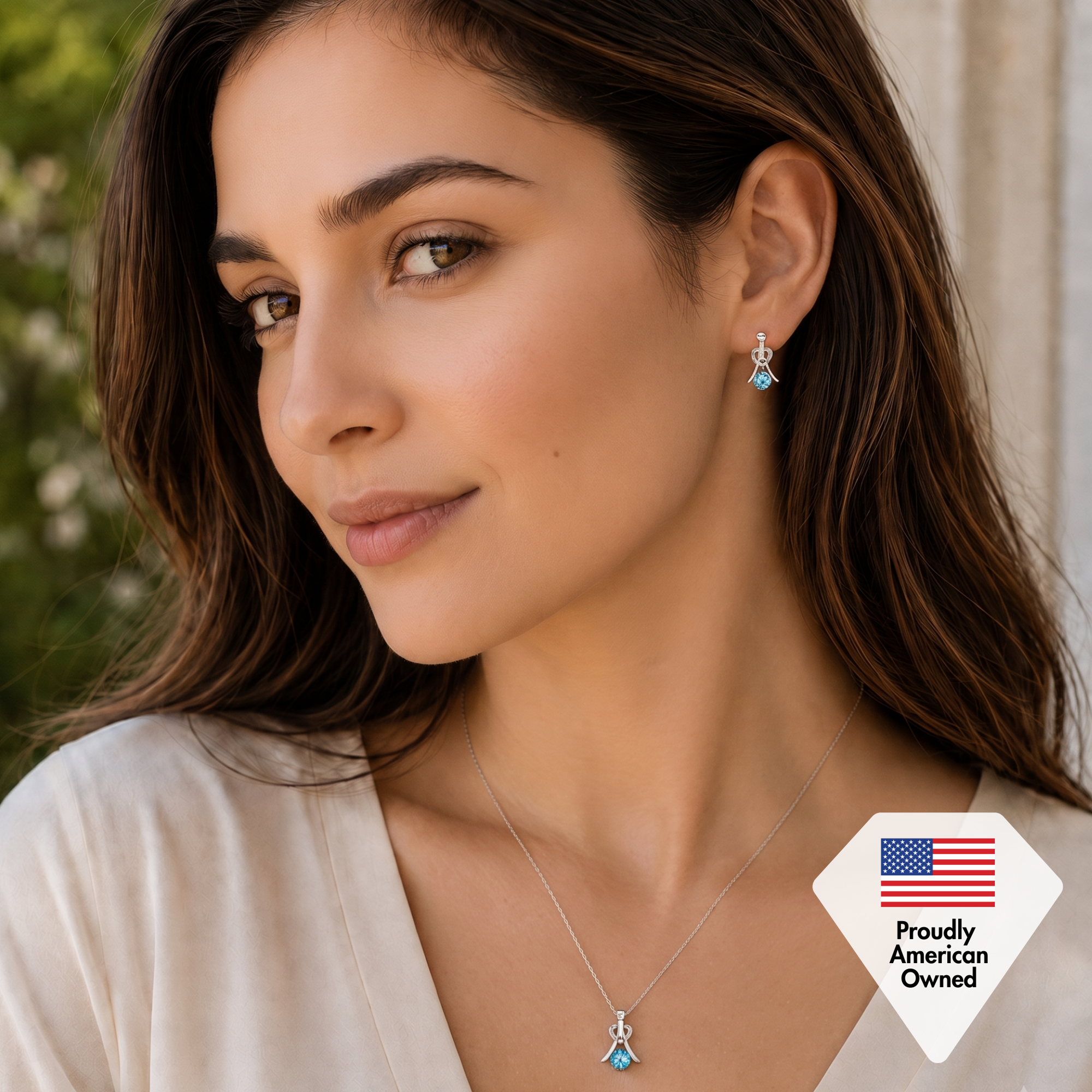 Collar con piedra natal Serenity chapado en oro blanco de 18 k con cristales de talla redonda