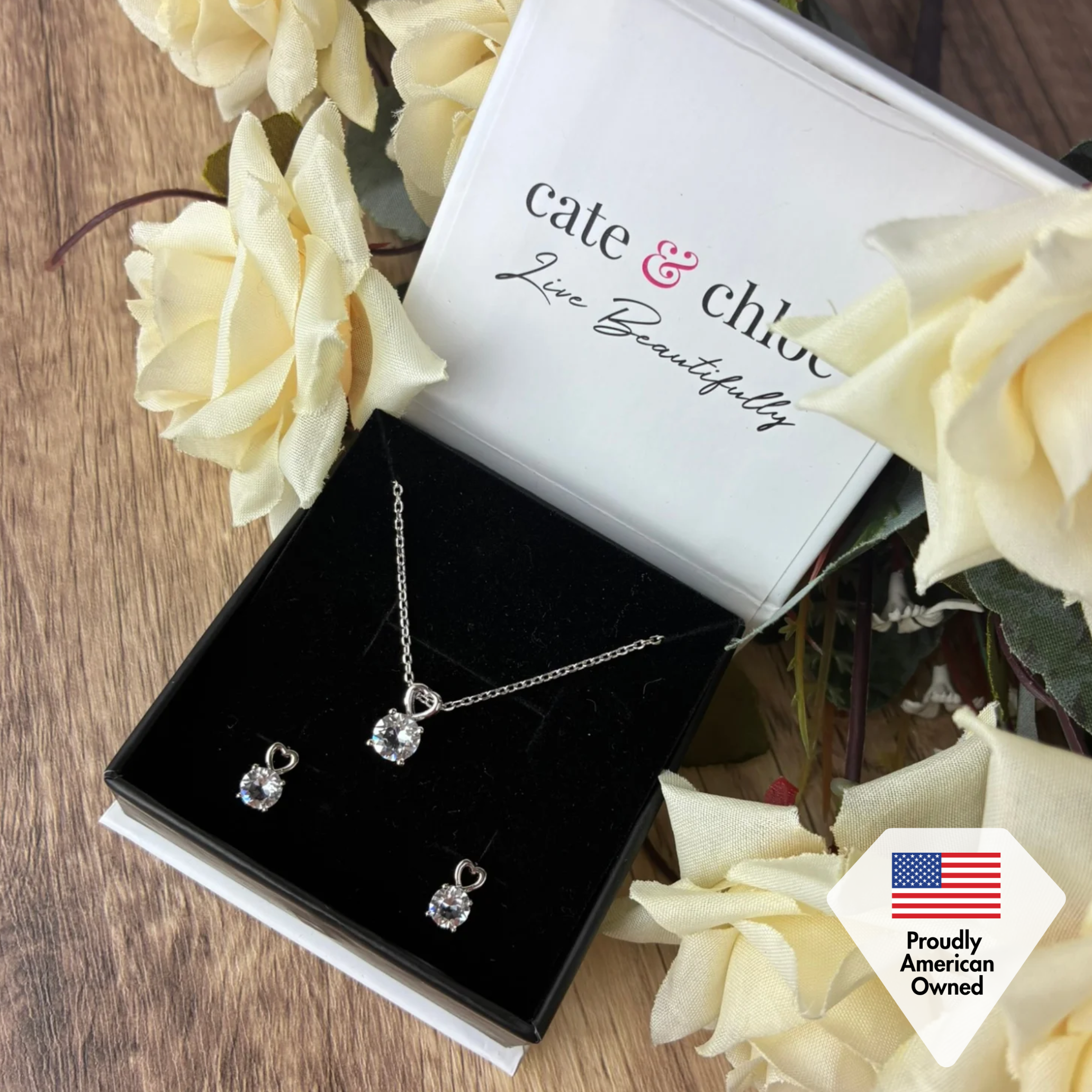 Marian 18k White Gold Heart Earrings with Round Cut Swarovski Crystal