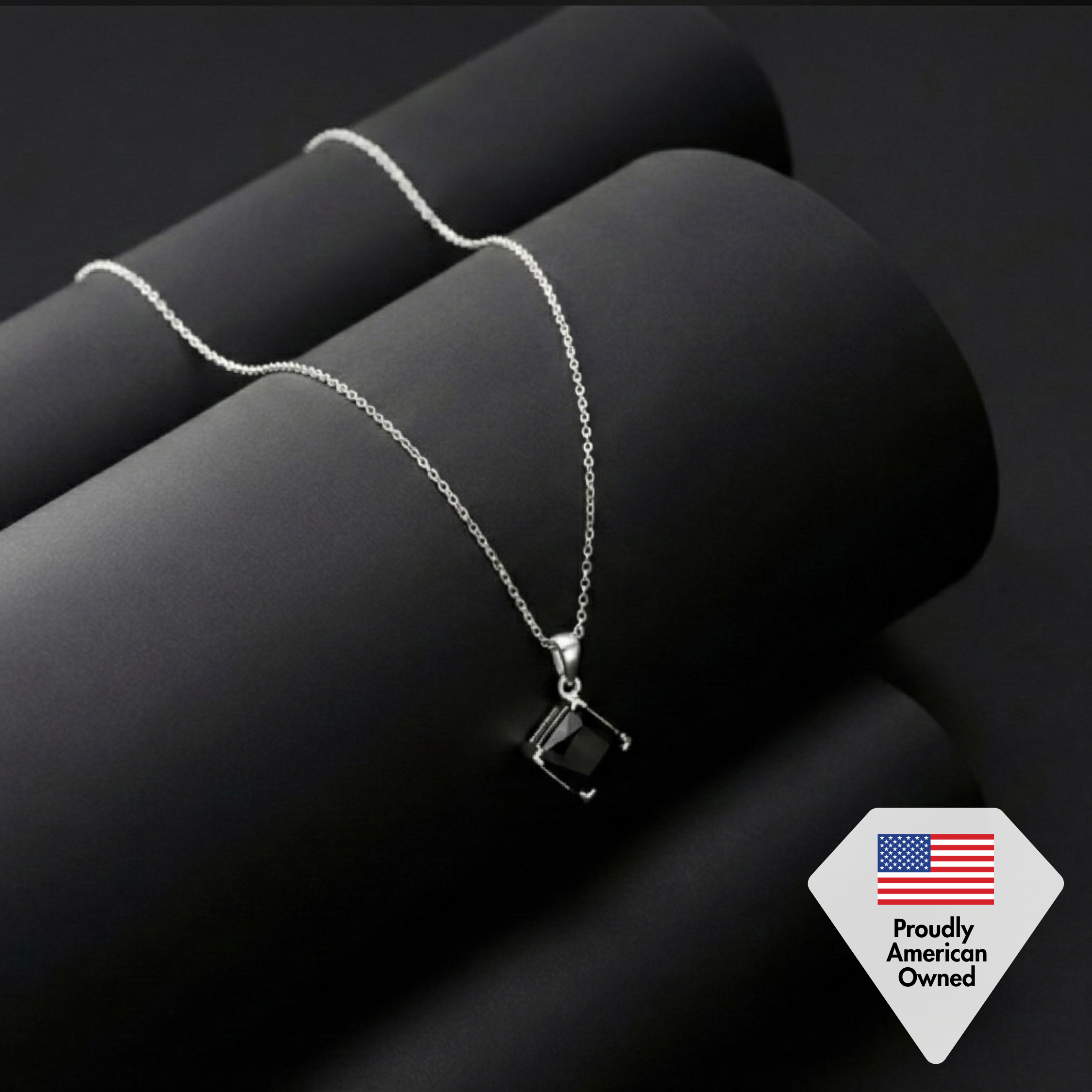 Samantha 18k 白金镀金公主方形切割单石项链配黑水晶