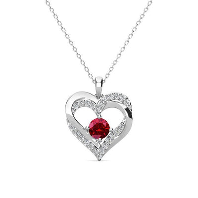 Forever January Collar con doble corazón y piedra natal de granate chapado en oro blanco de 18 k con cristales