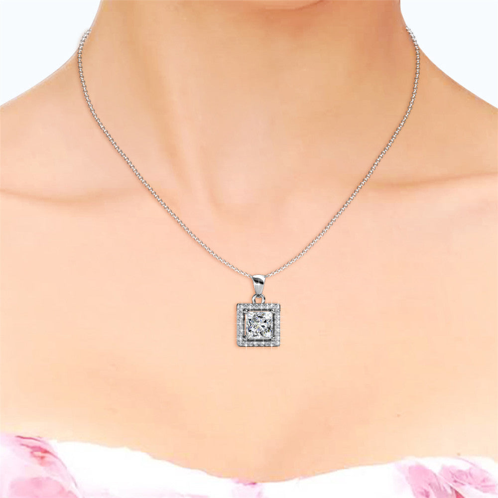Ekatrina“Pure”18k 白金镀金光环吊坠项链搭配闪亮方形切割施华洛世奇水晶