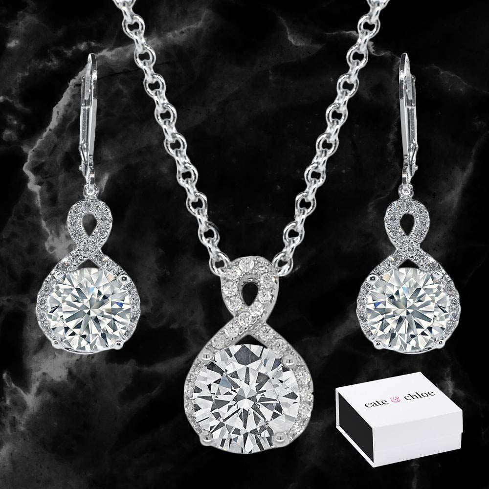 Alessandra “Vision”18k 白金镀金无限吊式耳环和项链珠宝套装，镶有方晶锆石